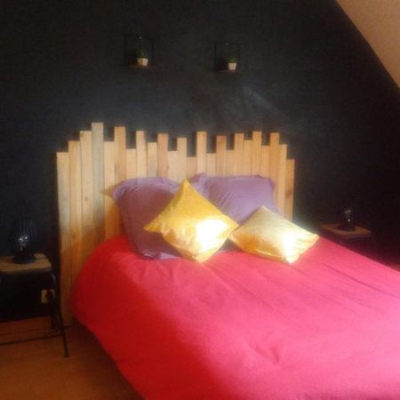 Bed and Breakfast Les Petites Brosses Montbizot Экстерьер фото